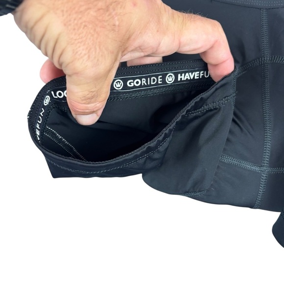 EUC Canari Pro Gel Black Padded Cycling Shorts w/White Accents Sz Small - Picture 3 of 12